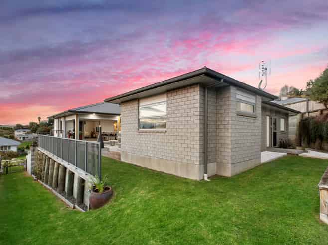 111 Oteki Park Drive, Welcome Bay