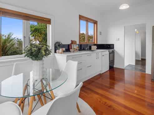 323 Western Hills Drive, Avenues
