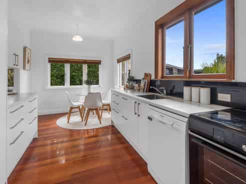 323 Western Hills Drive, Avenues