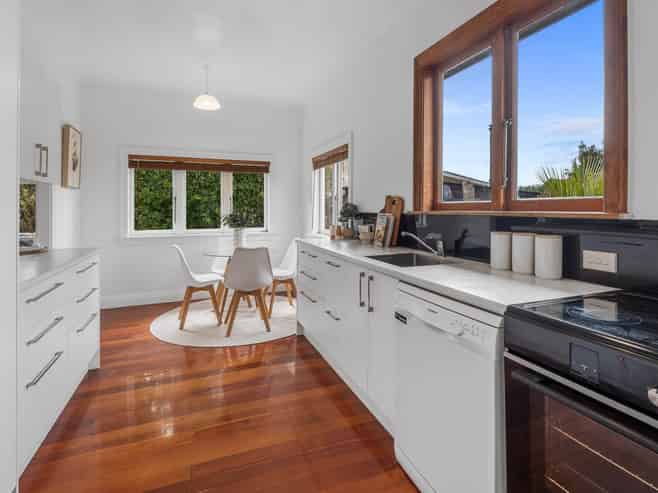 323 Western Hills Drive, Avenues