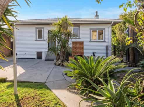 323 Western Hills Drive, Avenues