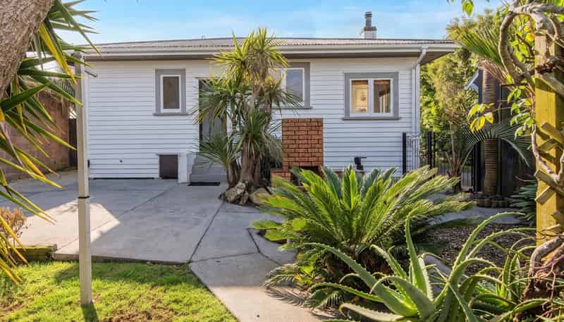 323 Western Hills Drive, Avenues