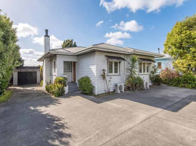 323 Western Hills Drive, Avenues