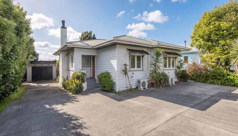 323 Western Hills Drive, Avenues