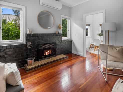 323 Western Hills Drive, Avenues