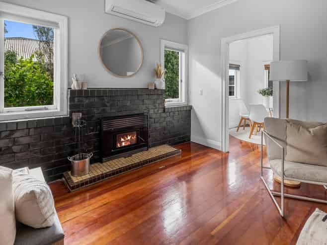 323 Western Hills Drive, Avenues