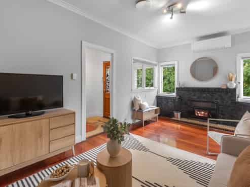 323 Western Hills Drive, Avenues