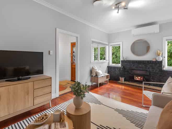 323 Western Hills Drive, Avenues