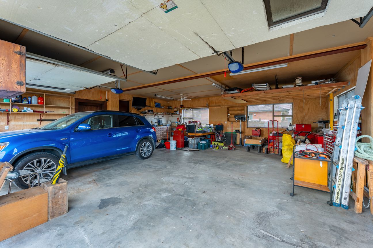 Space, Parking and Endless Possibilities - Więcej