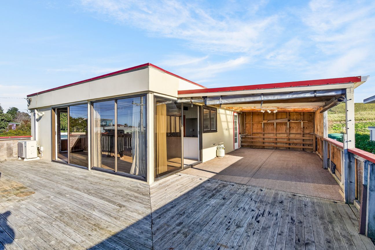 Coastal living in the heart of Riversdale Beach - Vista 3