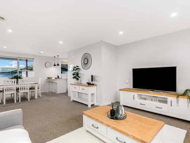 19 Hartford Crescent, Totara Park