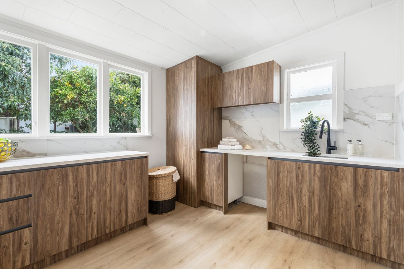 Fully Renovated 4+Study Home with Income Potential - Mehr