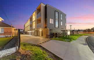 6/4 Toru Street, Te Atatu Peninsula