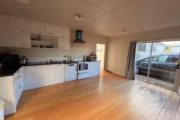 270 (House) Cook Dr, Whitianga