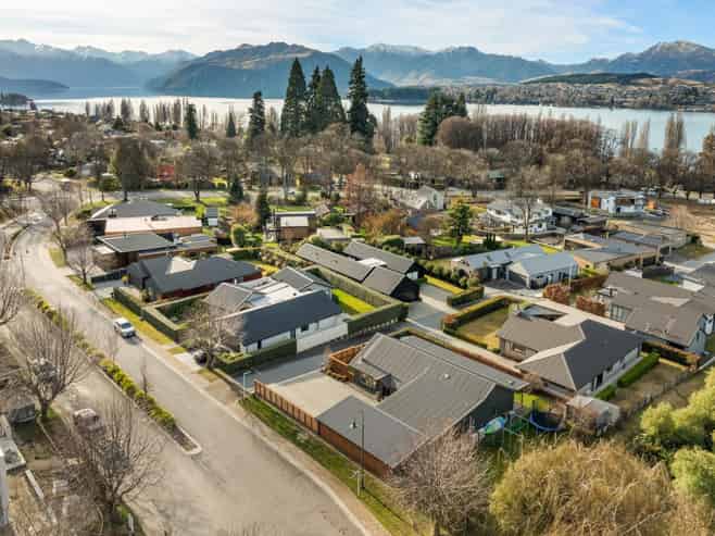 2 Percy Lane, Wanaka