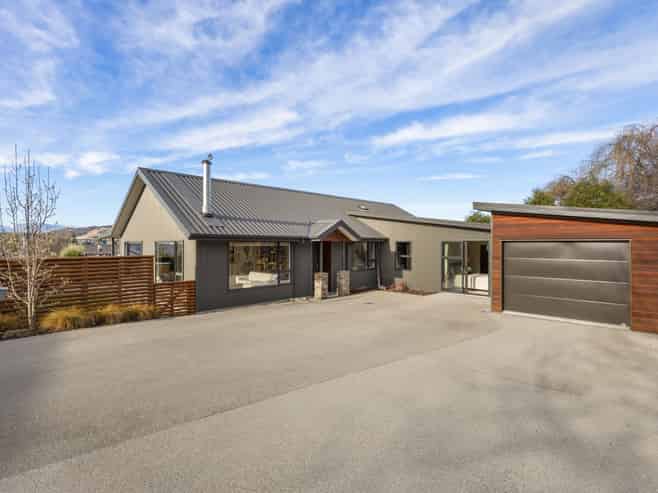 2 Percy Lane, Wanaka