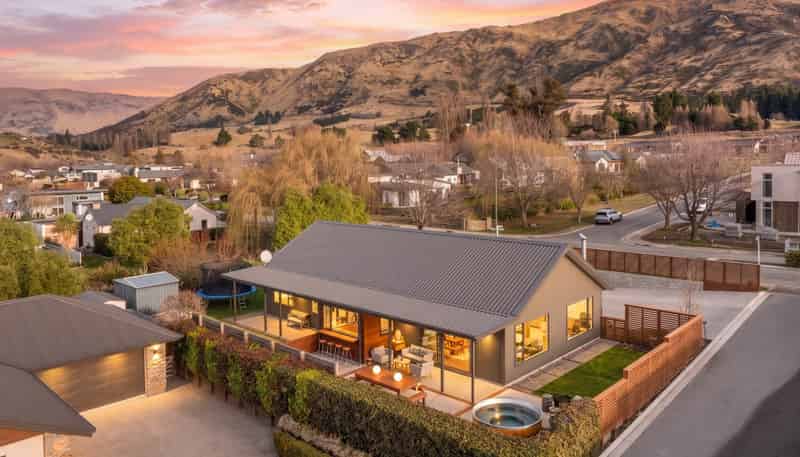 2 Percy Lane, Wanaka