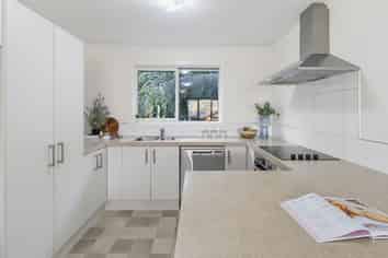 33 Valley Heights, Stepneyville