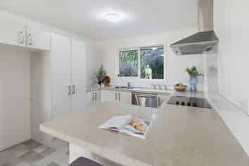 33 Valley Heights, Stepneyville