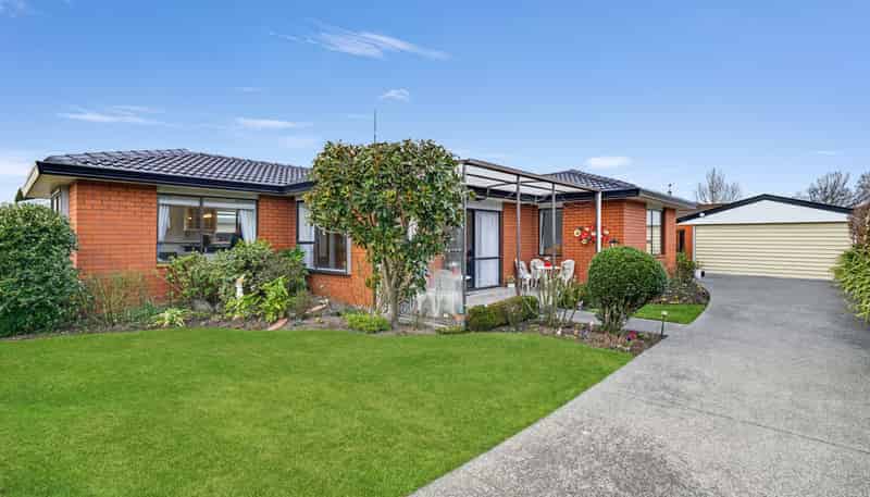 69 Sarabande Avenue, Redwood