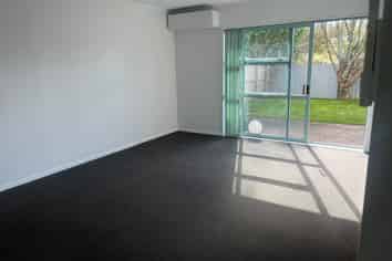 2/7 Marbeth Court, Botany Downs