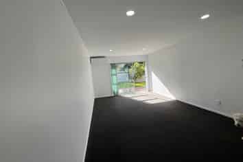 2/7 Marbeth Court, Botany Downs