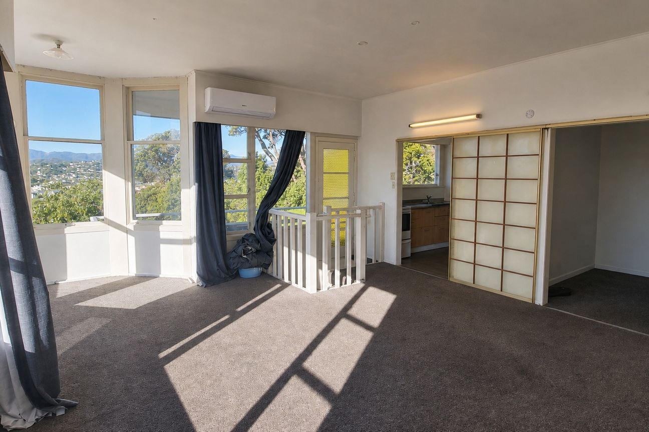 Elevated character flat with sunny outlook - Widok 3