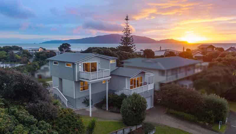 8 Hughes Street, WAIKANAE BEACH