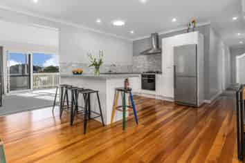 8 Hughes Street, WAIKANAE BEACH