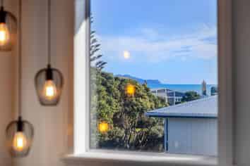 8 Hughes Street, WAIKANAE BEACH