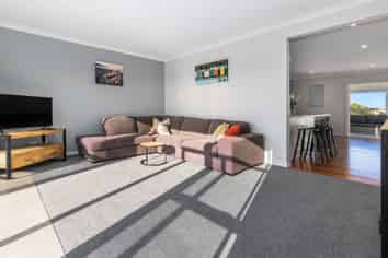 8 Hughes Street, WAIKANAE BEACH