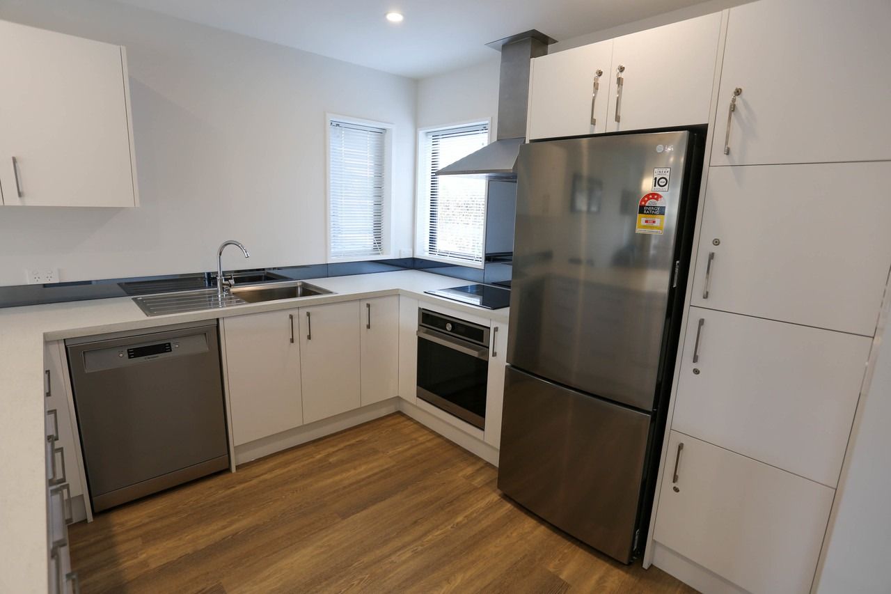 RICCARTON - MODERN 4 BEDROOM + 4 BATHROOMS, MINS WALK TO UC - Aanzicht 4