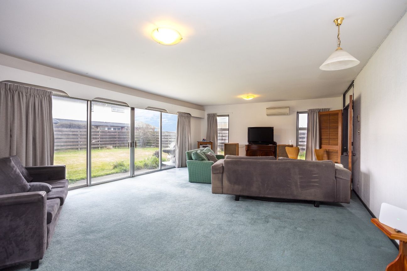 RICCARTON - LARGE FOUR BEDROOM HOME - Vista 4