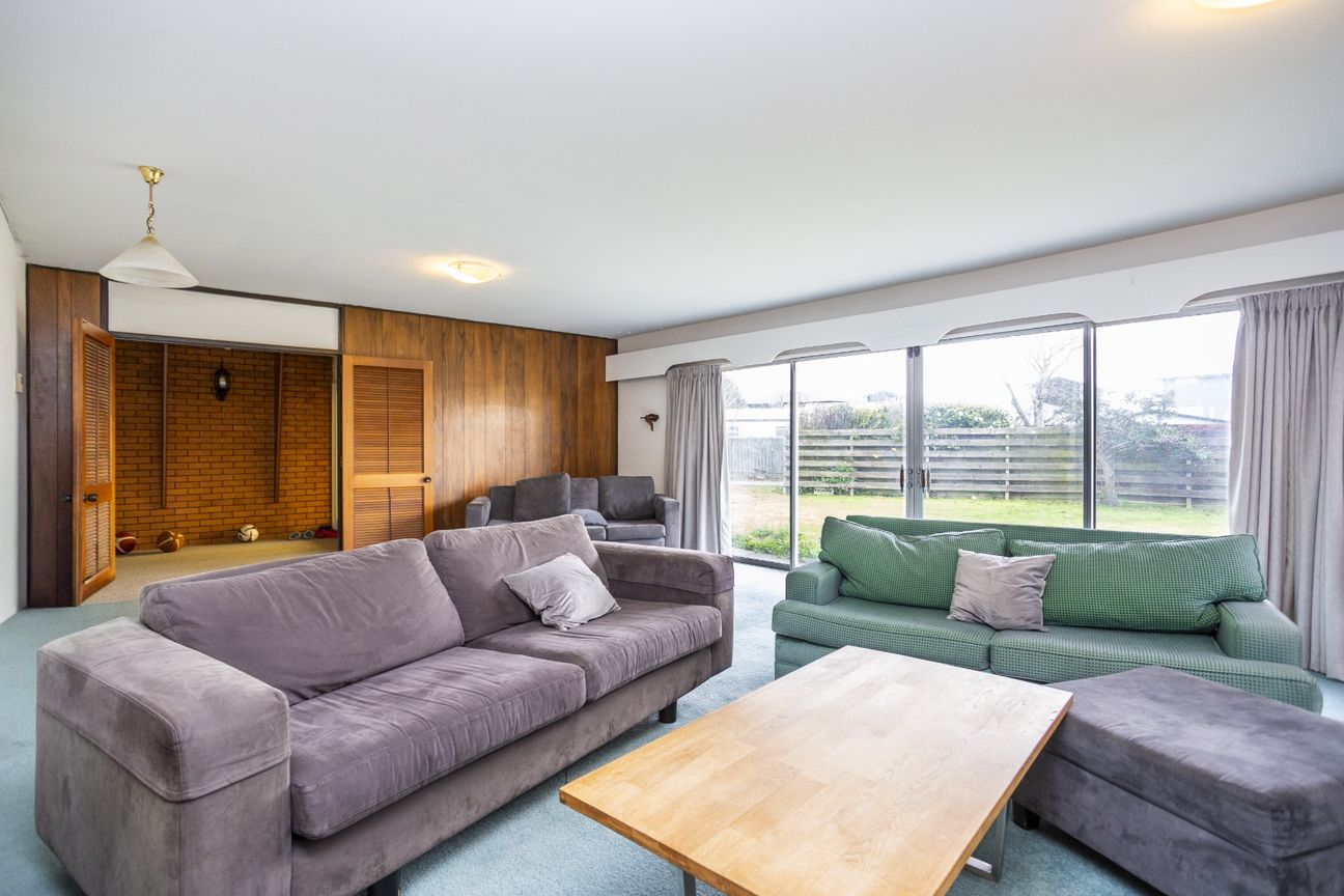 RICCARTON - LARGE FOUR BEDROOM HOME - Vista 3