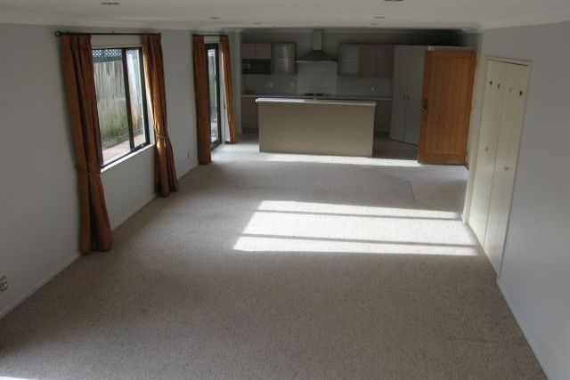 RICCARTON- 4 BEDROOM + STUDY, 2 BATHROOM, 2 HEAT PUMPS, GARAGE - Aanzicht 5