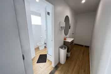 Versatile Albany showroom/industrial