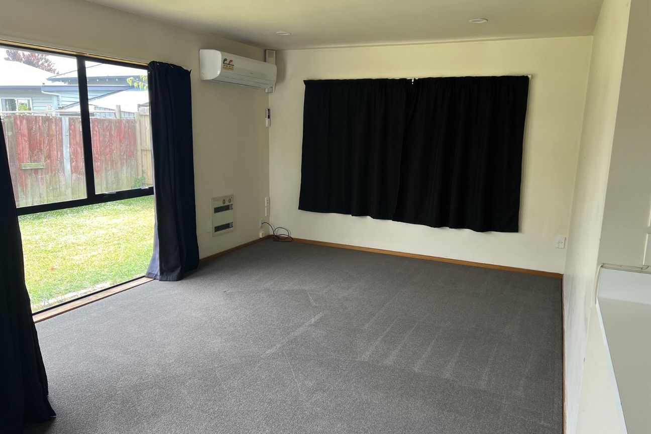 RICCARTON - 3 BED/1 BATH, 2 LIVING AREAS, DOUBLE GARAGE - Aanzicht 5
