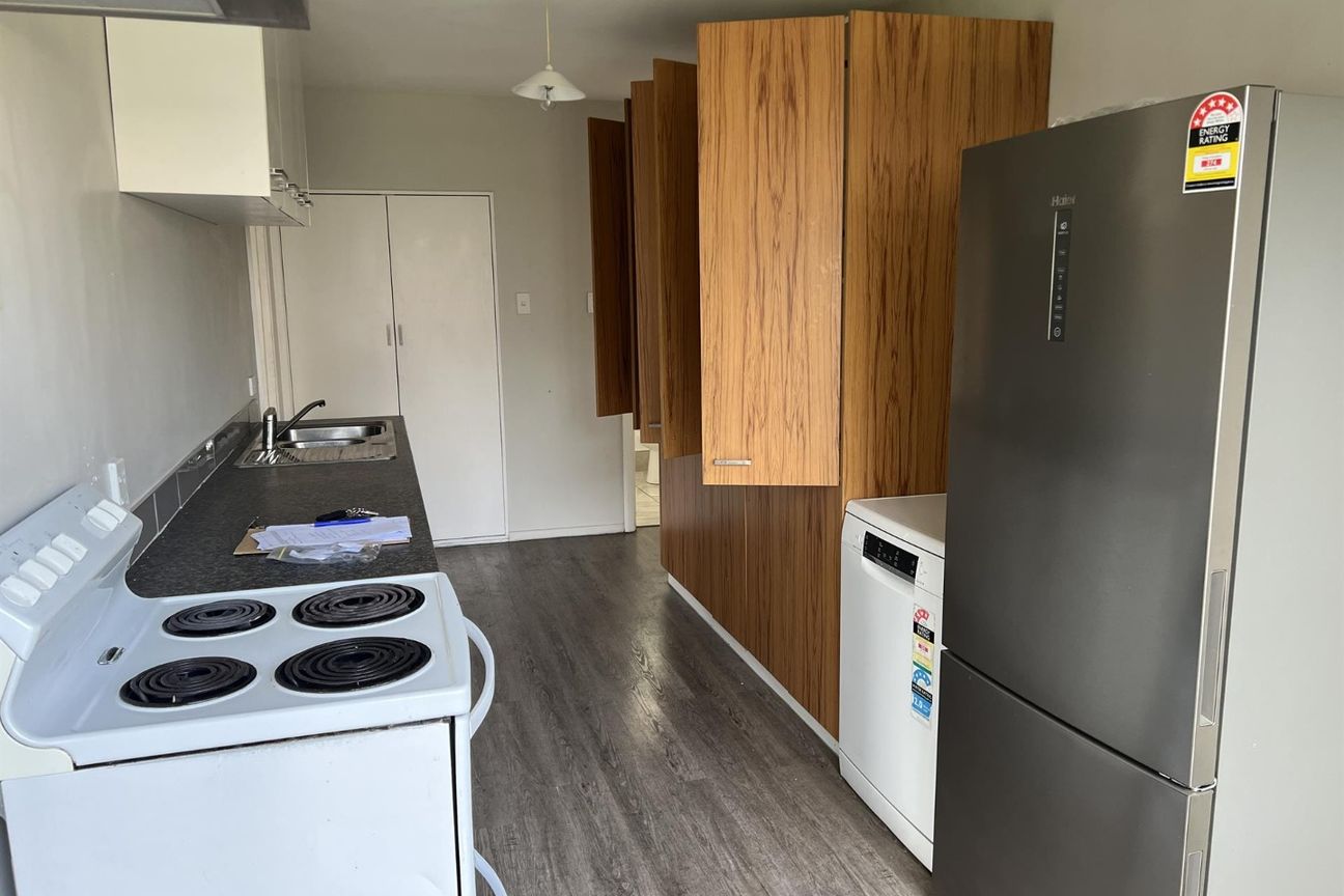 RICCARTON - 7 BEDROOMS, 3 BATHROOMS, GARDENER INCLUDED - Vista 6