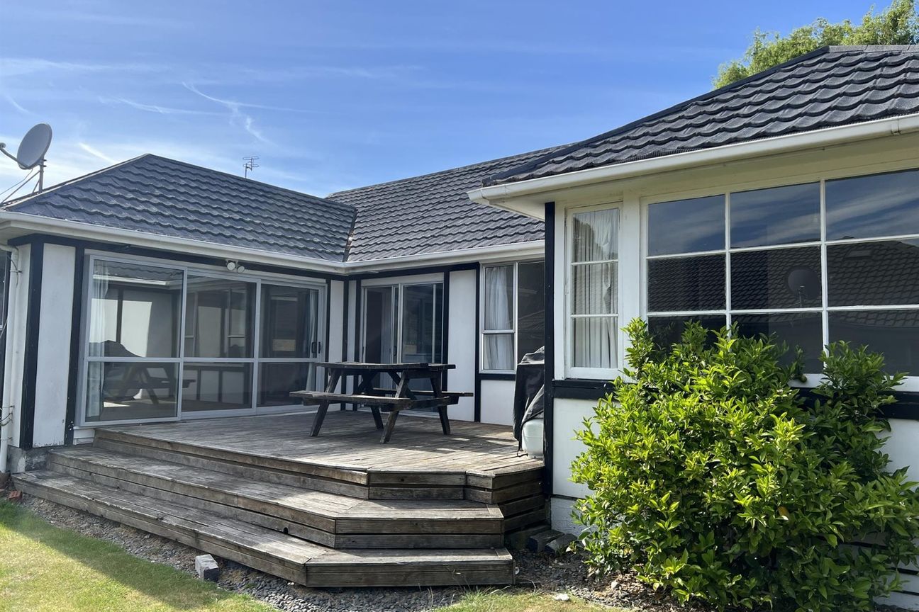 RICCARTON - 7 BEDROOMS, 3 BATHROOMS, GARDENER INCLUDED - Vista 2