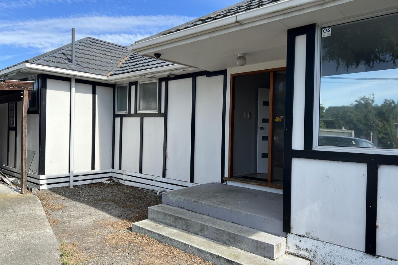 RICCARTON - 7 BEDROOMS, 3 BATHROOMS, GARDENER INCLUDED - Vista 3