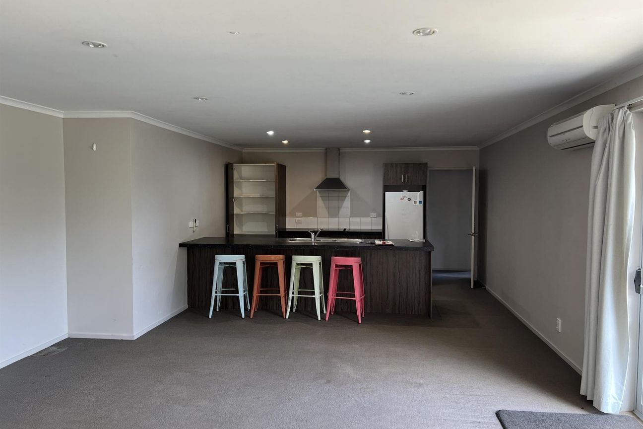 ILAM - MODERN 6 BEDROOM/6 BATHROOM PROPERTY, HUGE LIVING SPACE, DOUBLE GARAGE - Bild 6