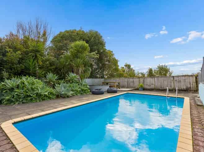 6 Fairmount Road, Titirangi