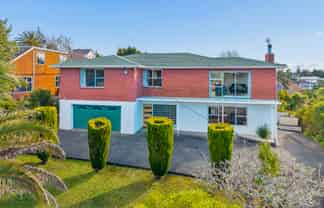 6 Fairmount Road, Titirangi