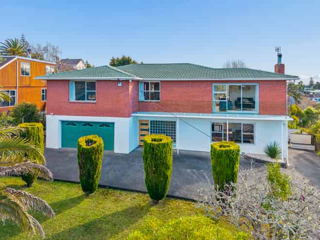 6 Fairmount Road, Titirangi
