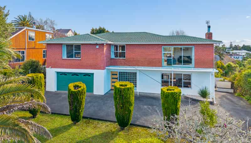 6 Fairmount Road, Titirangi