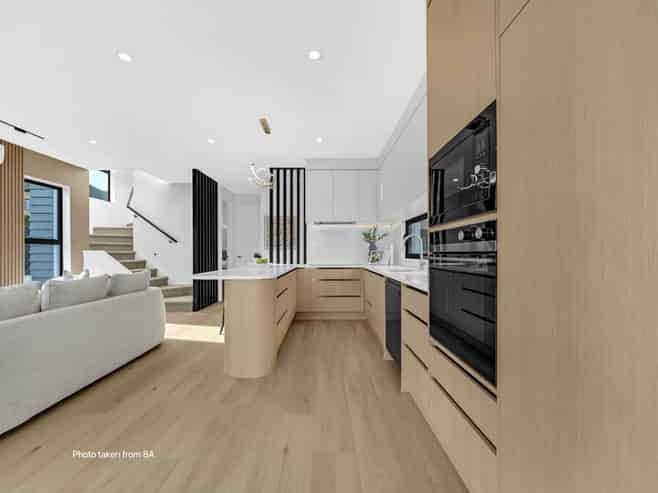 8C Hattaway Avenue, Bucklands Beach
