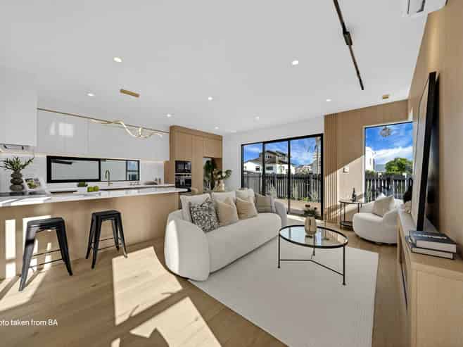 8D Hattaway Avenue, Bucklands Beach