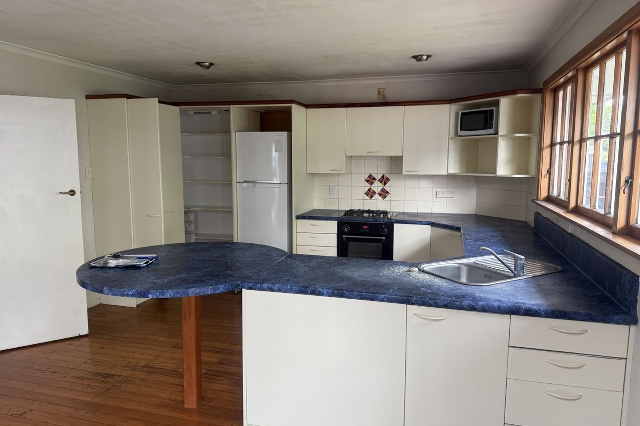 ILAM - 7 BEDROOM, 2 BATHROOM, HEAT PUMP, PLENTY OF PARKING! - Vista 5