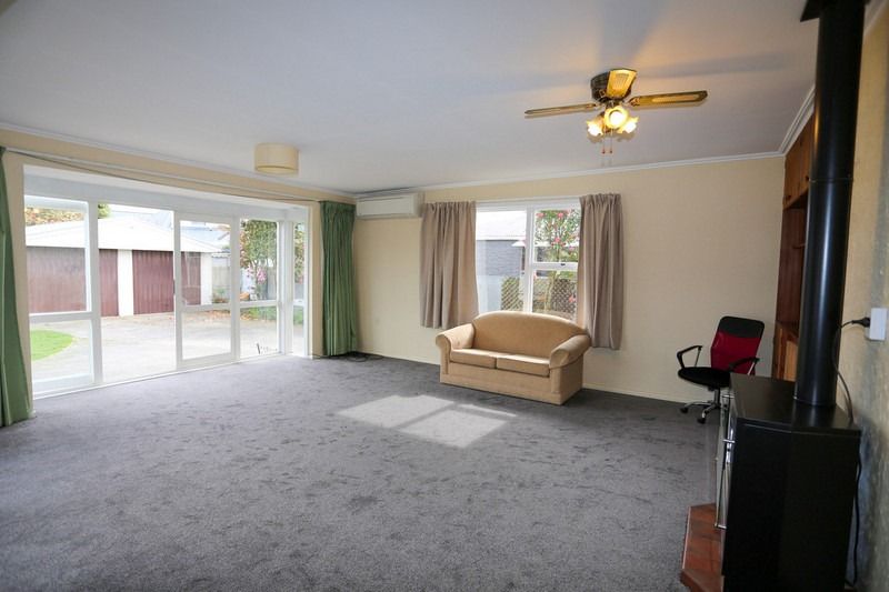 ILAM - 5 BEDROOM, 2 BATHROOM, GAS FIRE + HEAT PUMP, NEXT TO SUSHI BALL HOUSE! - Widok 6