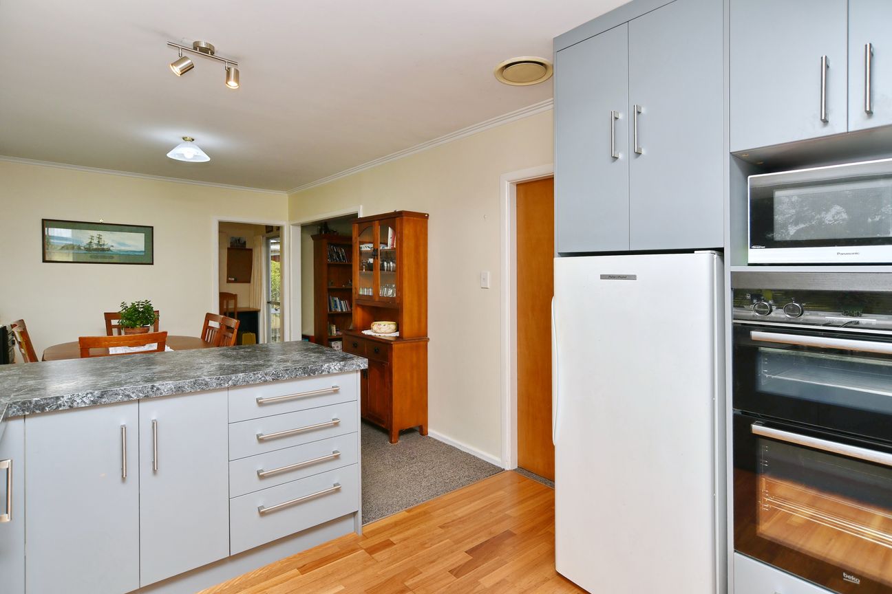 Family Living with Future Potential - Vista 5
